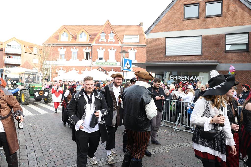 Karneval 2024 in Selm : Viele Fotos vom großen Umzug durch die Stadt Eindrücke vom Karnevalsumzug in Selm 2024