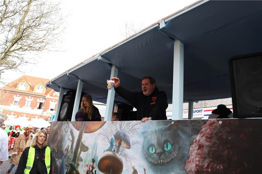 Karneval 2024 in Selm : Viele Fotos vom großen Umzug durch die Stadt Eindrücke vom Karnevalsumzug in Selm 2024