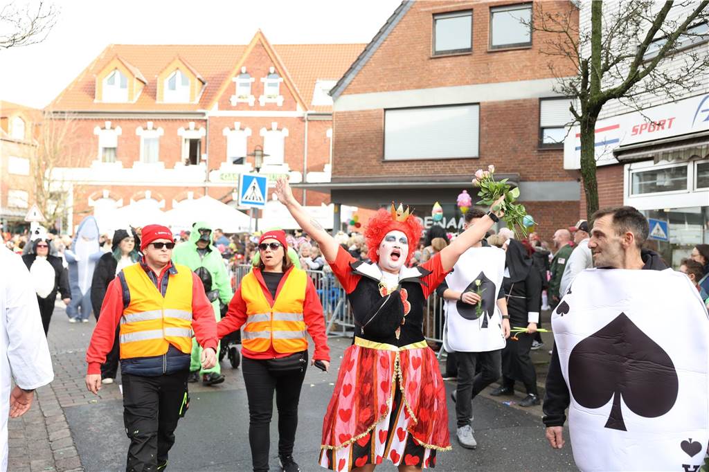 Karneval 2024 in Selm : Viele Fotos vom großen Umzug durch die Stadt Eindrücke vom Karnevalsumzug in Selm 2024