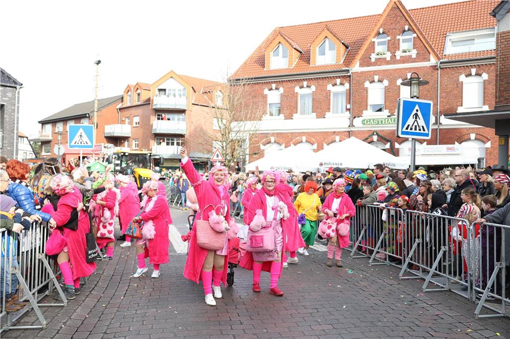 Karneval 2024 in Selm : Viele Fotos vom großen Umzug durch die Stadt Eindrücke vom Karnevalsumzug in Selm 2024