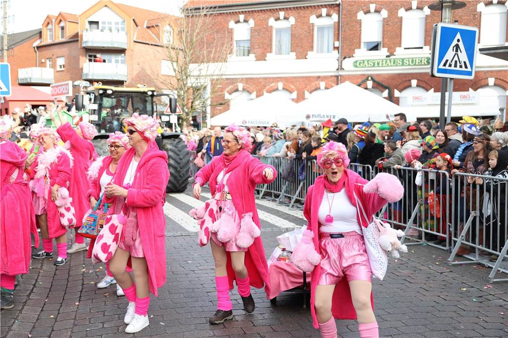 Karneval 2024 in Selm : Viele Fotos vom großen Umzug durch die Stadt Eindrücke vom Karnevalsumzug in Selm 2024