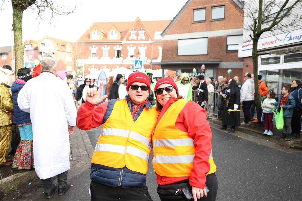 Karneval in Selm: Noch mehr Fotos vom großen Umzug durch Selm Eindrücke vom Karnevalsumzug in Selm 2024