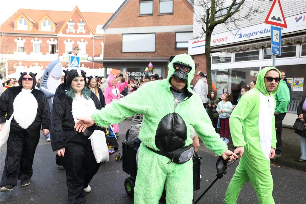 Karneval in Selm: Noch mehr Fotos vom großen Umzug durch Selm Eindrücke vom Karnevalsumzug in Selm 2024