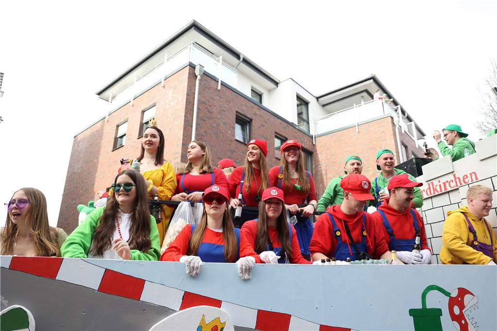 Karneval in Selm: Noch mehr Fotos vom großen Umzug durch Selm Eindrücke vom Karnevalsumzug in Selm 2024