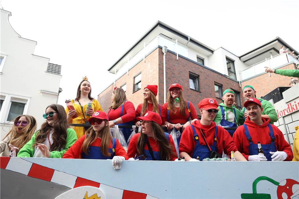 Karneval in Selm: Noch mehr Fotos vom großen Umzug durch Selm Eindrücke vom Karnevalsumzug in Selm 2024