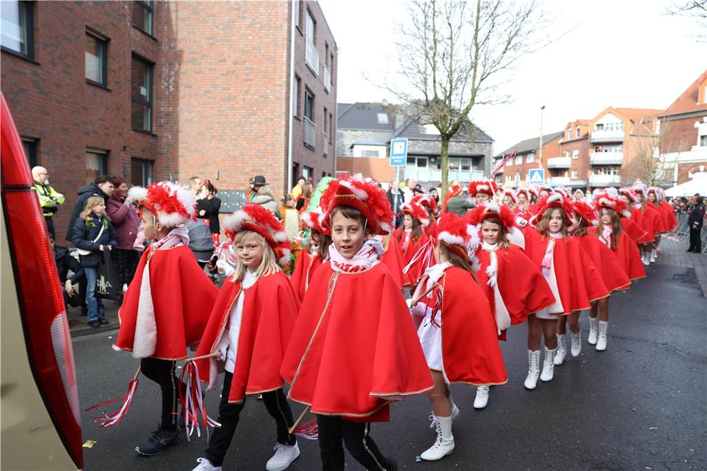 Karneval in Selm: Noch mehr Fotos vom großen Umzug durch Selm Eindrücke vom Karnevalsumzug in Selm 2024