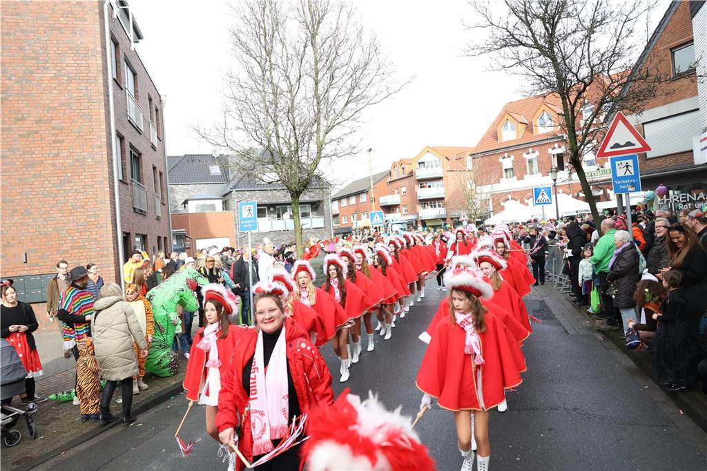 Karneval in Selm: Noch mehr Fotos vom großen Umzug durch Selm Eindrücke vom Karnevalsumzug in Selm 2024