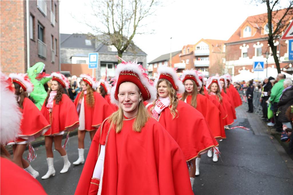 Karneval in Selm: Noch mehr Fotos vom großen Umzug durch Selm Eindrücke vom Karnevalsumzug in Selm 2024