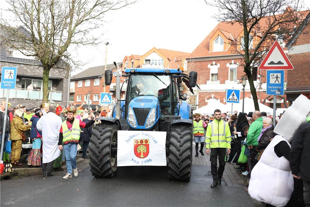 Karneval in Selm: Noch mehr Fotos vom großen Umzug durch Selm Eindrücke vom Karnevalsumzug in Selm 2024