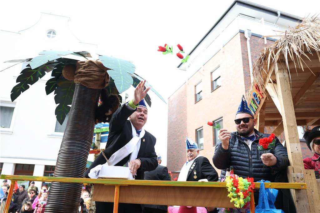 Karneval in Selm: Noch mehr Fotos vom großen Umzug durch Selm Eindrücke vom Karnevalsumzug in Selm 2024