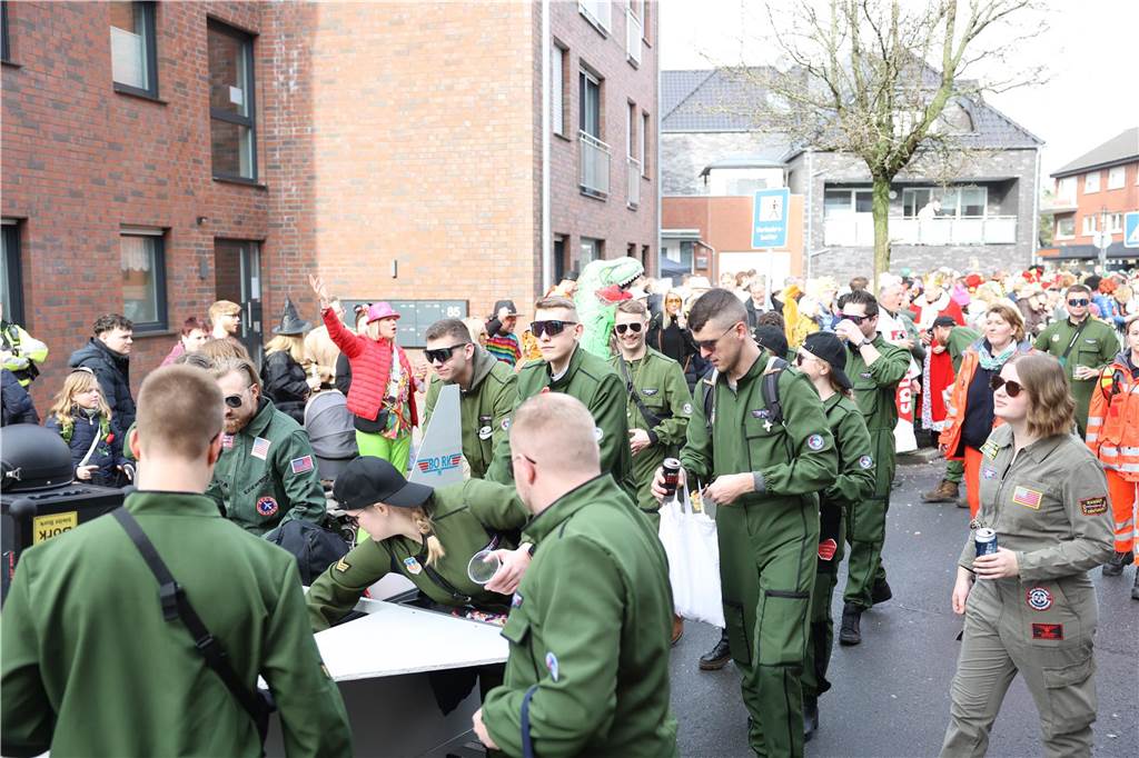 Karneval in Selm: Noch mehr Fotos vom großen Umzug durch Selm Eindrücke vom Karnevalsumzug in Selm 2024