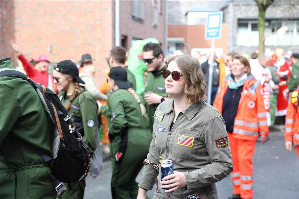 Karneval in Selm: Noch mehr Fotos vom großen Umzug durch Selm Eindrücke vom Karnevalsumzug in Selm 2024