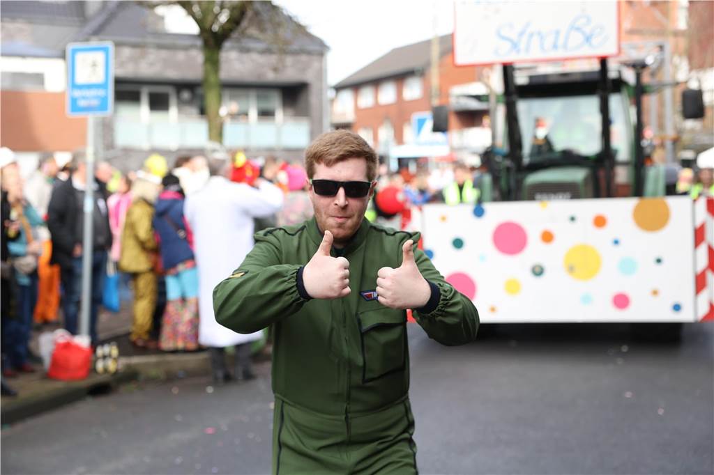 Karneval in Selm: Noch mehr Fotos vom großen Umzug durch Selm Eindrücke vom Karnevalsumzug in Selm 2024