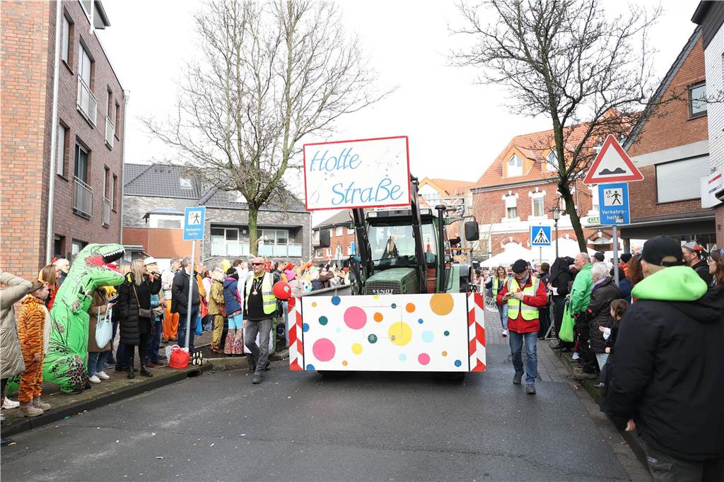 Karneval in Selm: Noch mehr Fotos vom großen Umzug durch Selm Eindrücke vom Karnevalsumzug in Selm 2024
