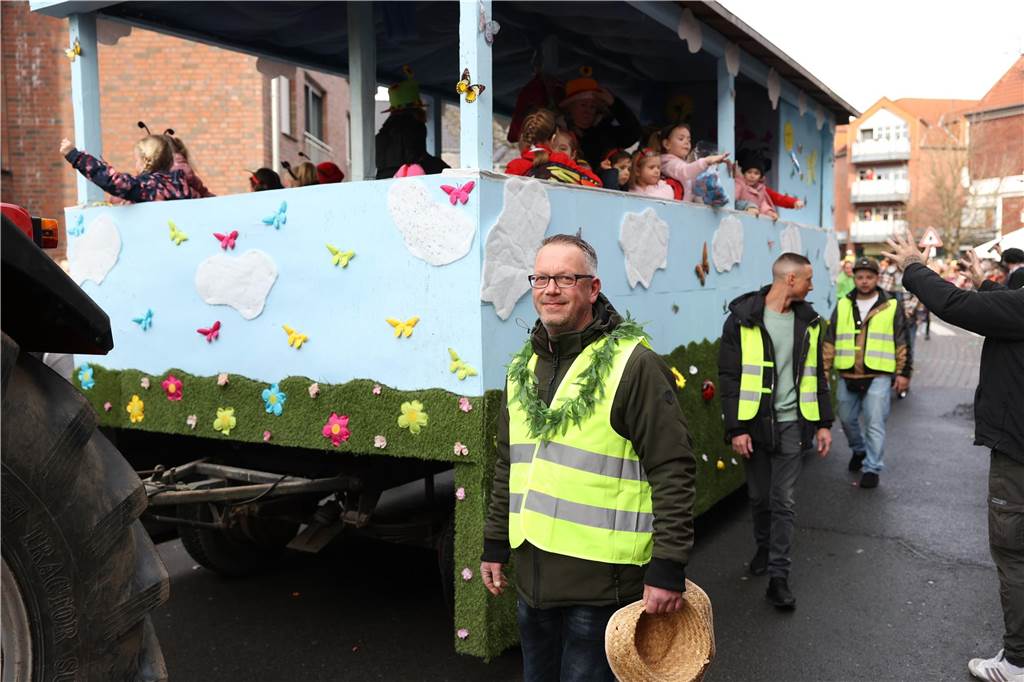 Karneval in Selm: Noch mehr Fotos vom großen Umzug durch Selm Eindrücke vom Karnevalsumzug in Selm 2024