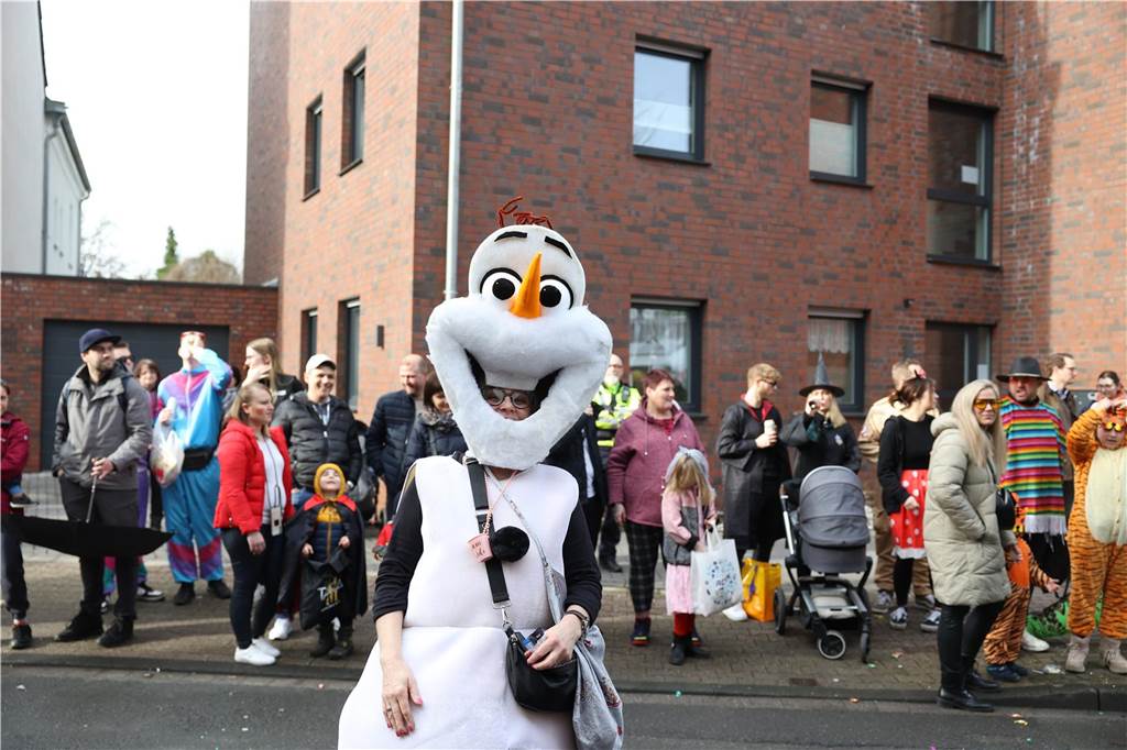 Karneval in Selm: Noch mehr Fotos vom großen Umzug durch Selm Eindrücke vom Karnevalsumzug in Selm 2024