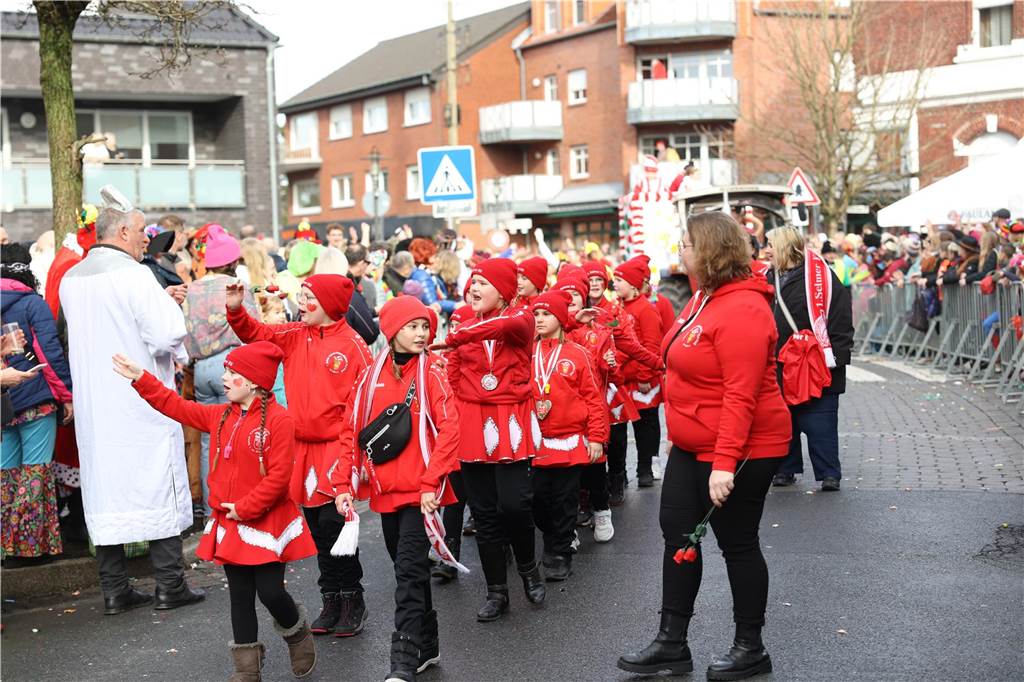 Karneval in Selm: Noch mehr Fotos vom großen Umzug durch Selm Eindrücke vom Karnevalsumzug in Selm 2024