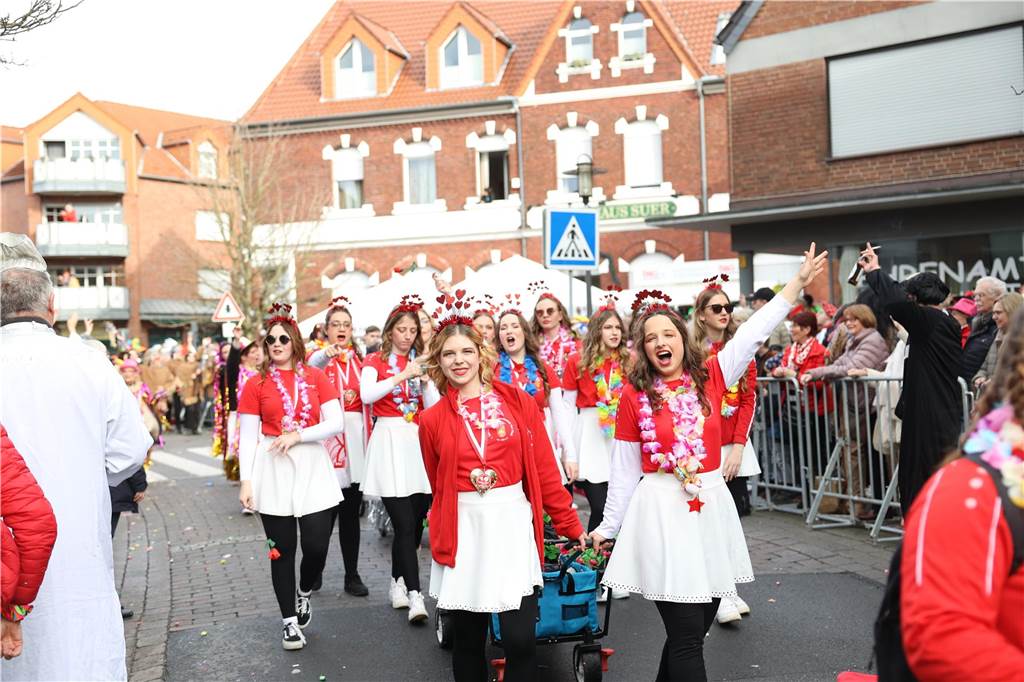 Karneval in Selm: Noch mehr Fotos vom großen Umzug durch Selm Eindrücke vom Karnevalsumzug in Selm 2024