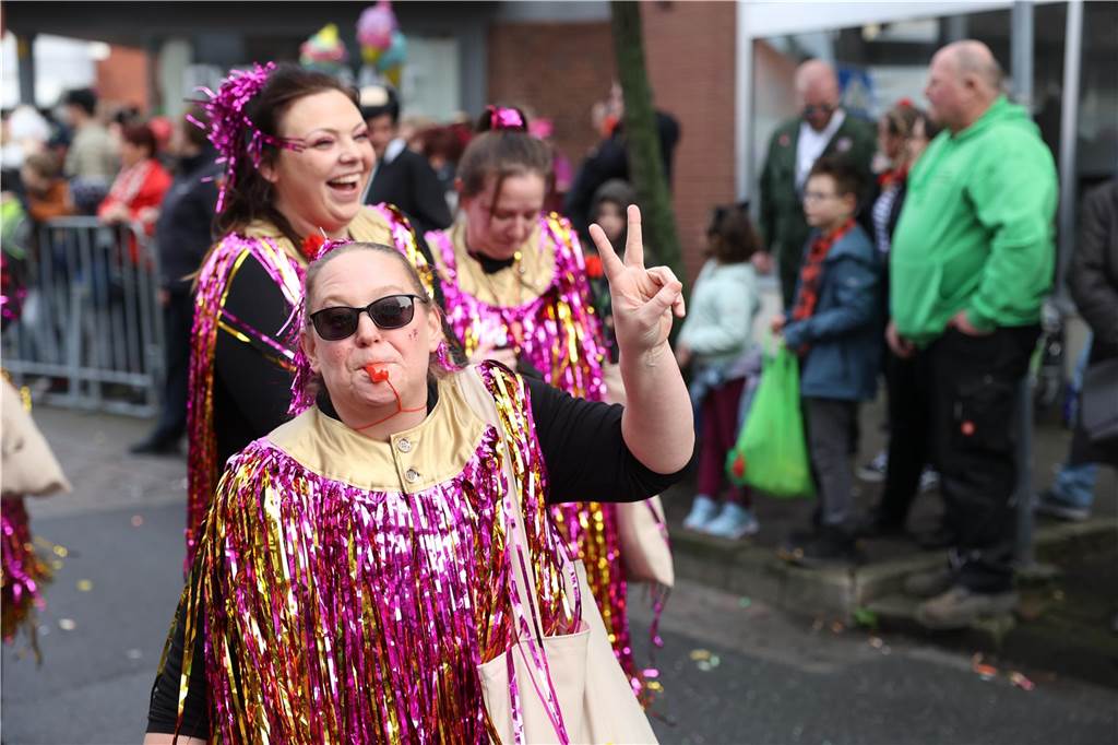 Karneval in Selm: Noch mehr Fotos vom großen Umzug durch Selm Eindrücke vom Karnevalsumzug in Selm 2024
