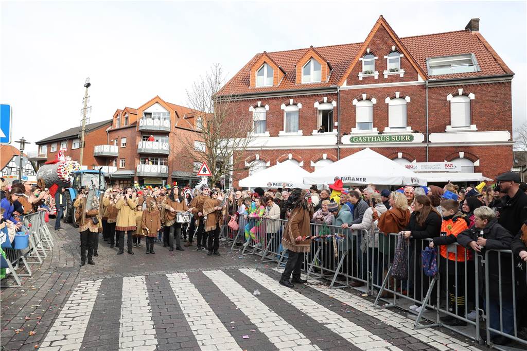 Karneval in Selm: Noch mehr Fotos vom großen Umzug durch Selm Eindrücke vom Karnevalsumzug in Selm 2024