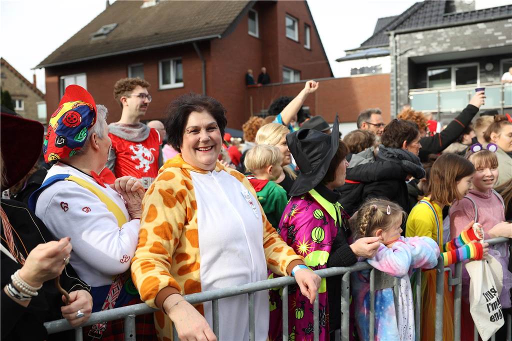 Karneval in Selm: Noch mehr Fotos vom großen Umzug durch Selm Eindrücke vom Karnevalsumzug in Selm 2024