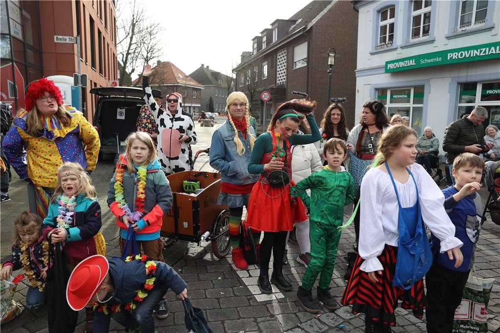 Karneval in Selm: Noch mehr Fotos vom großen Umzug durch Selm Eindrücke vom Karnevalsumzug in Selm 2024