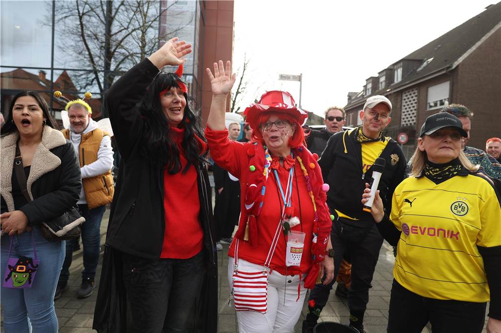 Karneval in Selm: Noch mehr Fotos vom großen Umzug durch Selm Eindrücke vom Karnevalsumzug in Selm 2024