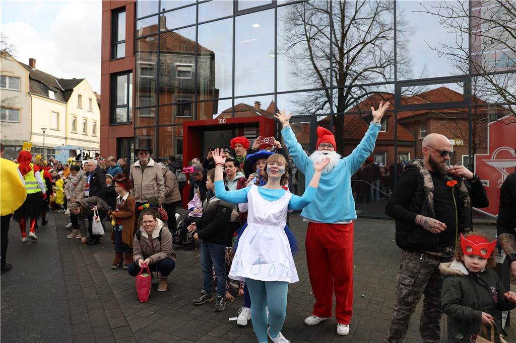 Karneval in Selm: Noch mehr Fotos vom großen Umzug durch Selm Eindrücke vom Karnevalsumzug in Selm 2024