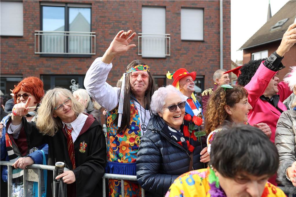 Karneval in Selm: Noch mehr Fotos vom großen Umzug durch Selm Eindrücke vom Karnevalsumzug in Selm 2024