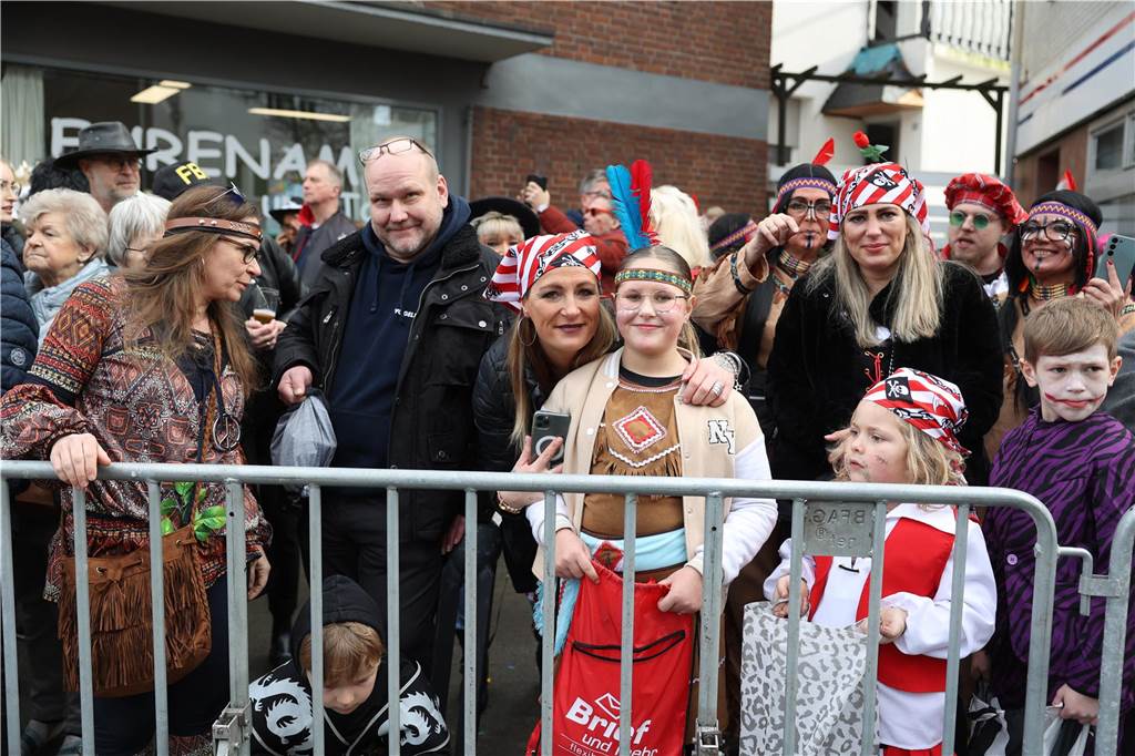 Karneval in Selm: Noch mehr Fotos vom großen Umzug durch Selm Eindrücke vom Karnevalsumzug in Selm 2024