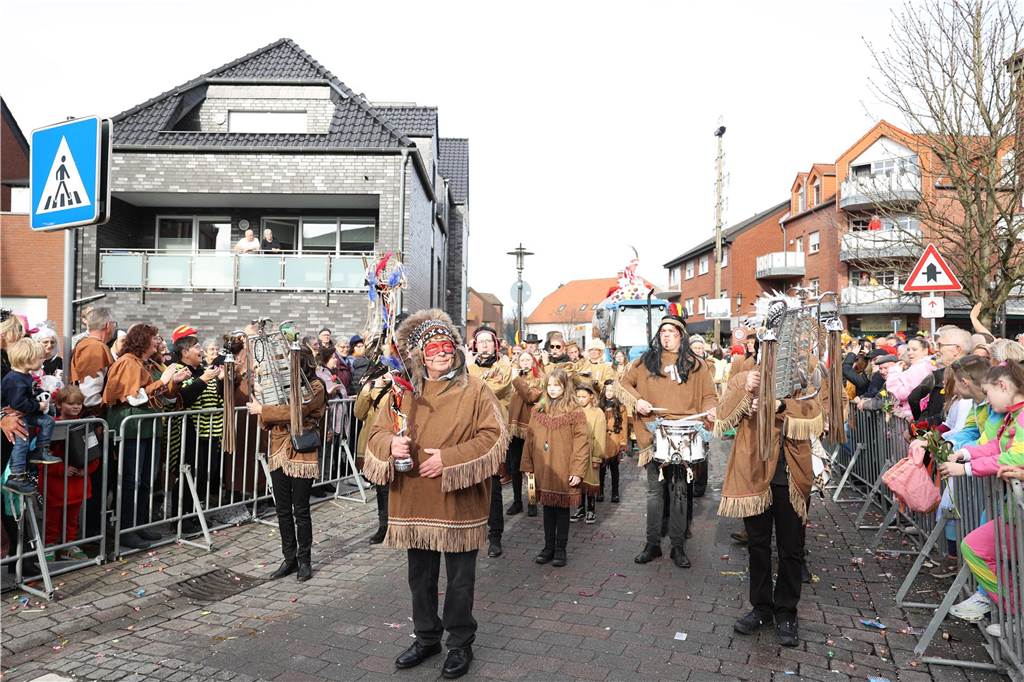 Karneval in Selm: Noch mehr Fotos vom großen Umzug durch Selm Eindrücke vom Karnevalsumzug in Selm 2024