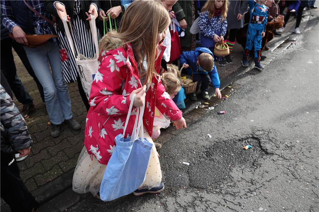 Karneval in Selm: Noch mehr Fotos vom großen Umzug durch Selm Eindrücke vom Karnevalsumzug in Selm 2024