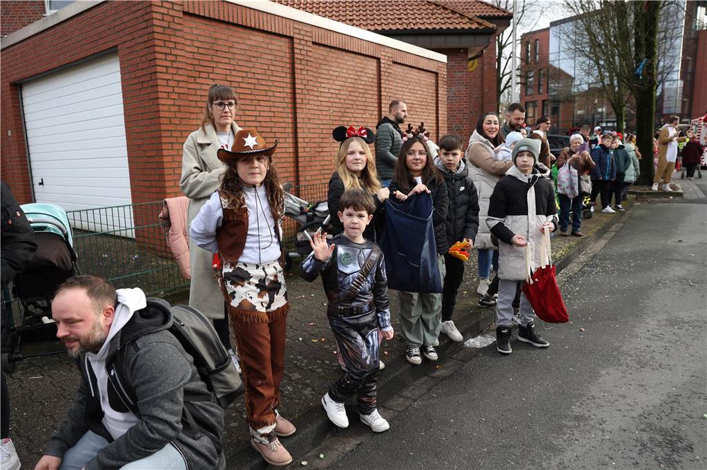 Karneval in Selm: Noch mehr Fotos vom großen Umzug durch Selm Eindrücke vom Karnevalsumzug in Selm 2024