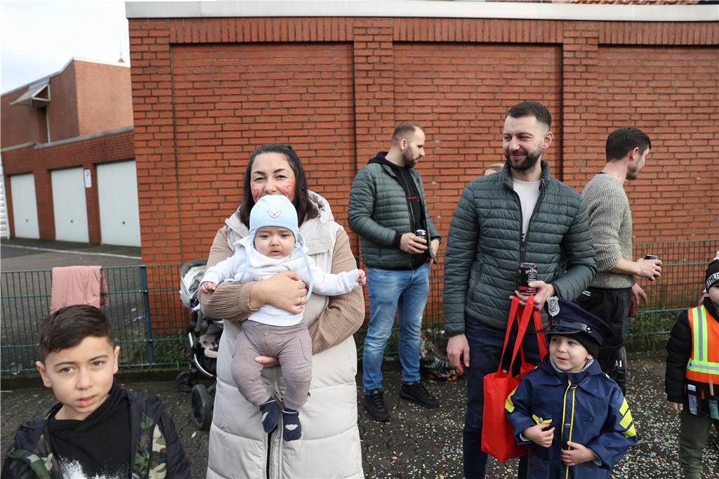 Karneval in Selm: Noch mehr Fotos vom großen Umzug durch Selm Eindrücke vom Karnevalsumzug in Selm 2024