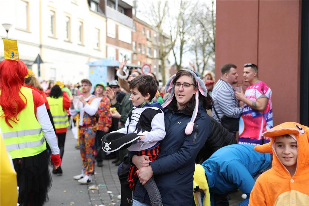 Karneval in Selm: Noch mehr Fotos vom großen Umzug durch Selm Eindrücke vom Karnevalsumzug in Selm 2024