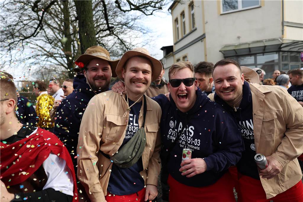 Karneval in Selm: Noch mehr Fotos vom großen Umzug durch Selm Eindrücke vom Karnevalsumzug in Selm 2024