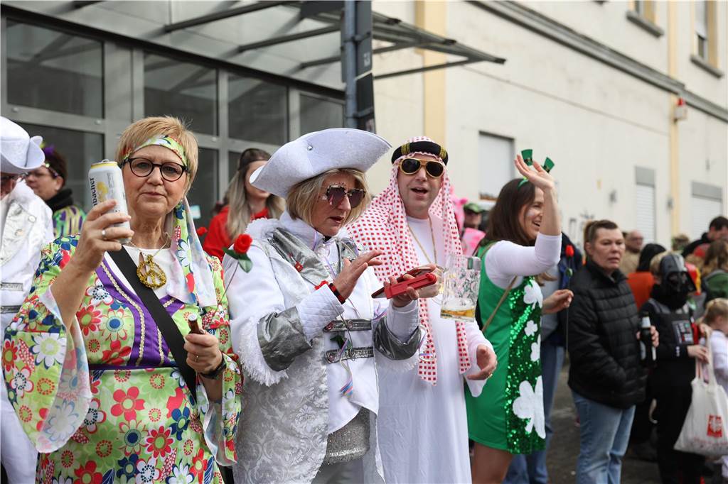 Karneval in Selm: Noch mehr Fotos vom großen Umzug durch Selm Eindrücke vom Karnevalsumzug in Selm 2024