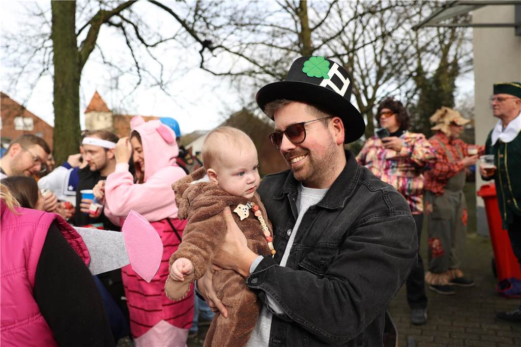 Karneval in Selm: Noch mehr Fotos vom großen Umzug durch Selm Eindrücke vom Karnevalsumzug in Selm 2024