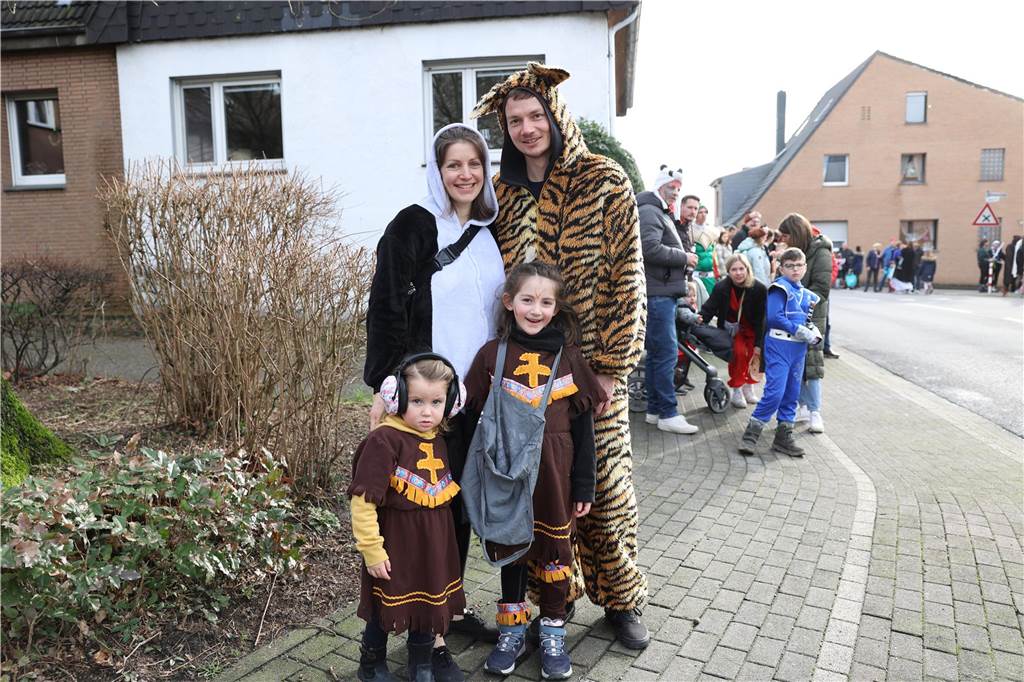 Karneval in Selm: Noch mehr Fotos vom großen Umzug durch Selm Eindrücke vom Karnevalsumzug in Selm 2024