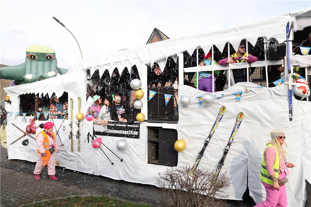Karneval in Selm: Noch mehr Fotos vom großen Umzug durch Selm Eindrücke vom Karnevalsumzug in Selm 2024