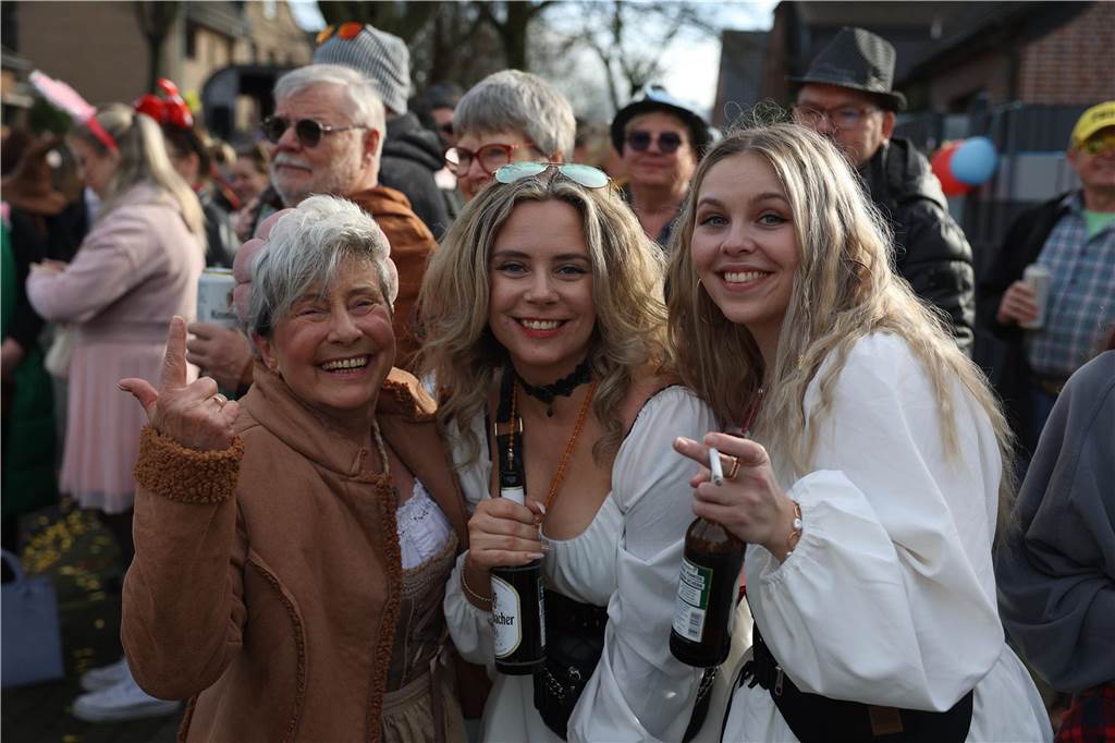Karneval in Selm: Noch mehr Fotos vom großen Umzug durch Selm Eindrücke vom Karnevalsumzug in Selm 2024