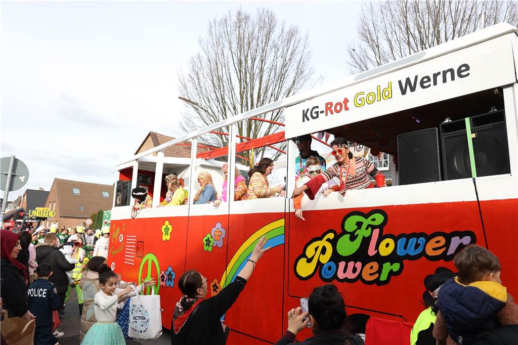 Karneval in Selm: Noch mehr Fotos vom großen Umzug durch Selm Eindrücke vom Karnevalsumzug in Selm 2024