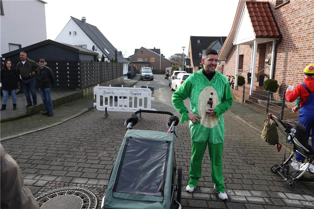 Karneval in Selm: Noch mehr Fotos vom großen Umzug durch Selm Eindrücke vom Karnevalsumzug in Selm 2024