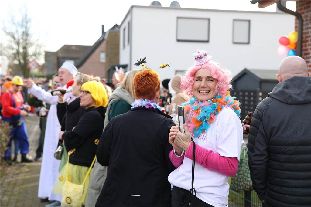 Karneval in Selm: Noch mehr Fotos vom großen Umzug durch Selm Eindrücke vom Karnevalsumzug in Selm 2024