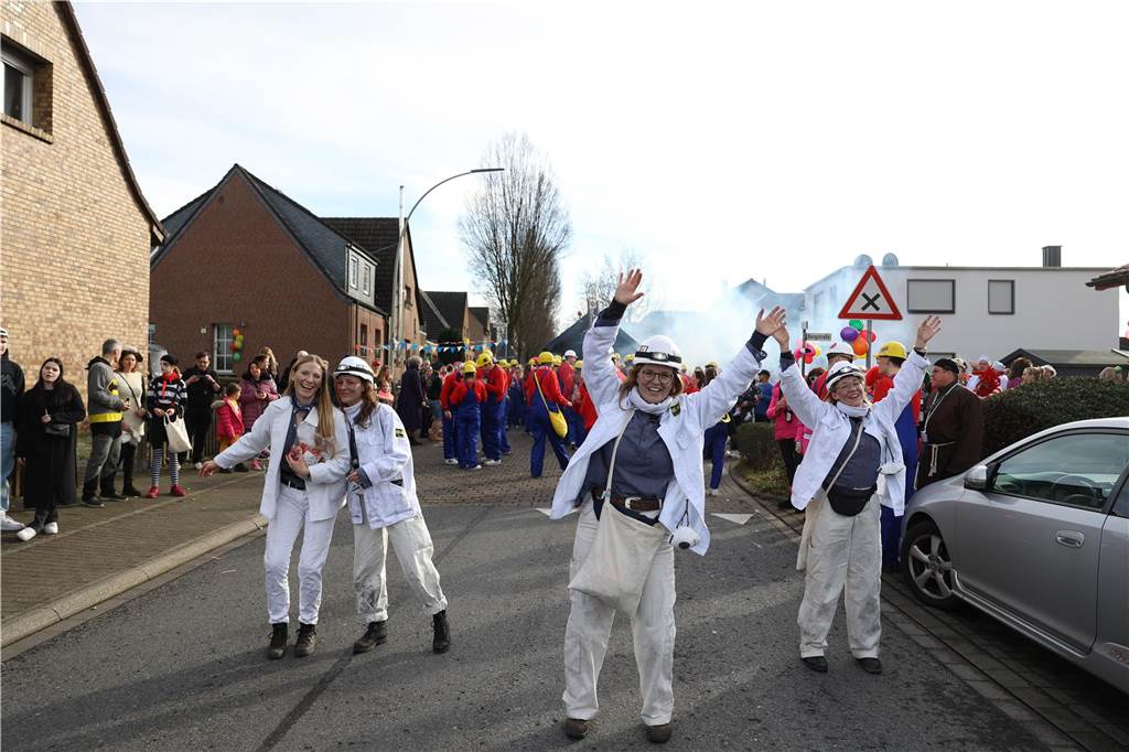 Karneval in Selm: Noch mehr Fotos vom großen Umzug durch Selm Eindrücke vom Karnevalsumzug in Selm 2024