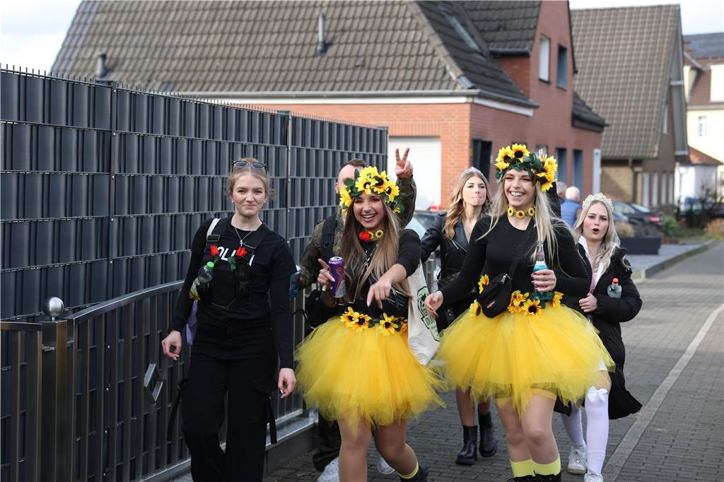 Karneval in Selm: Noch mehr Fotos vom großen Umzug durch Selm Eindrücke vom Karnevalsumzug in Selm 2024