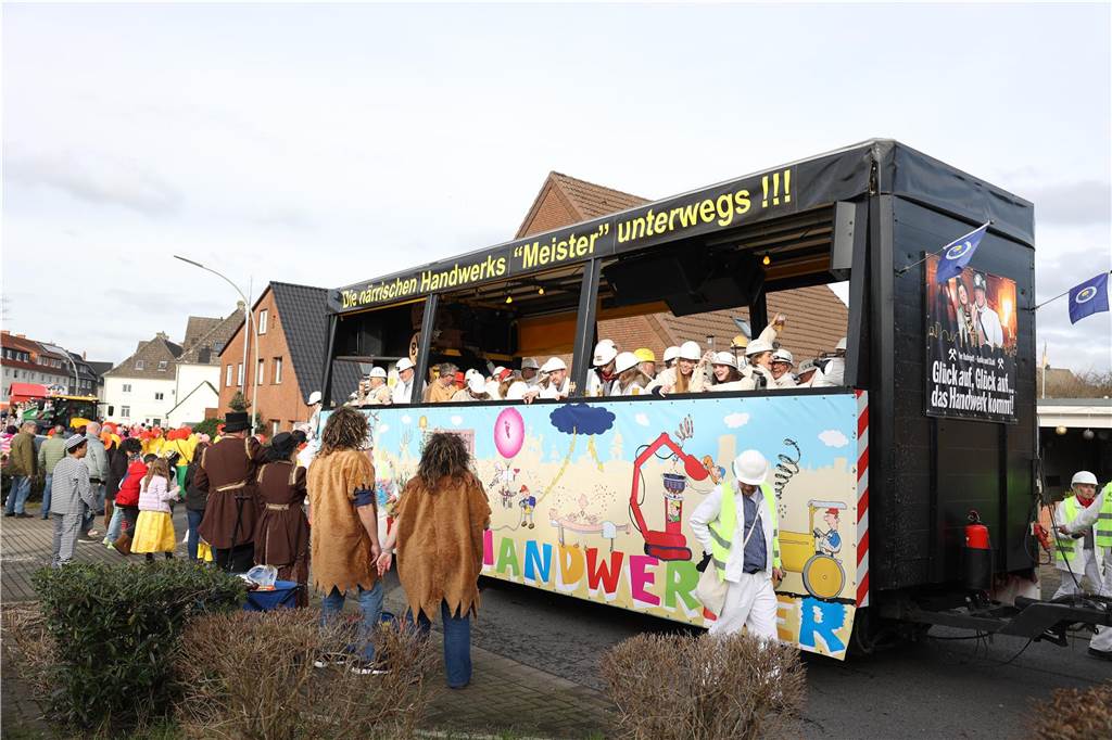 Karneval in Selm: Noch mehr Fotos vom großen Umzug durch Selm Eindrücke vom Karnevalsumzug in Selm 2024