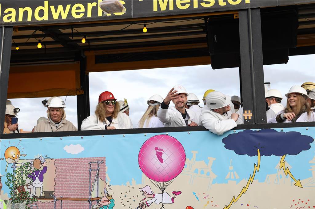Karneval in Selm: Noch mehr Fotos vom großen Umzug durch Selm Eindrücke vom Karnevalsumzug in Selm 2024