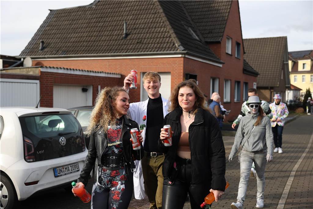 Karneval in Selm: Noch mehr Fotos vom großen Umzug durch Selm Eindrücke vom Karnevalsumzug in Selm 2024