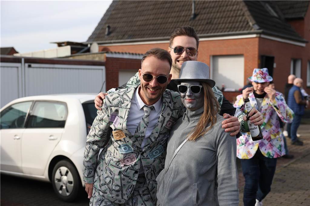 Karneval in Selm: Noch mehr Fotos vom großen Umzug durch Selm Eindrücke vom Karnevalsumzug in Selm 2024